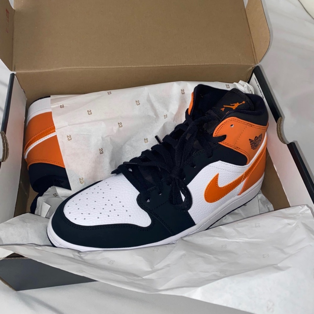Air Jordan 1  mid shattered